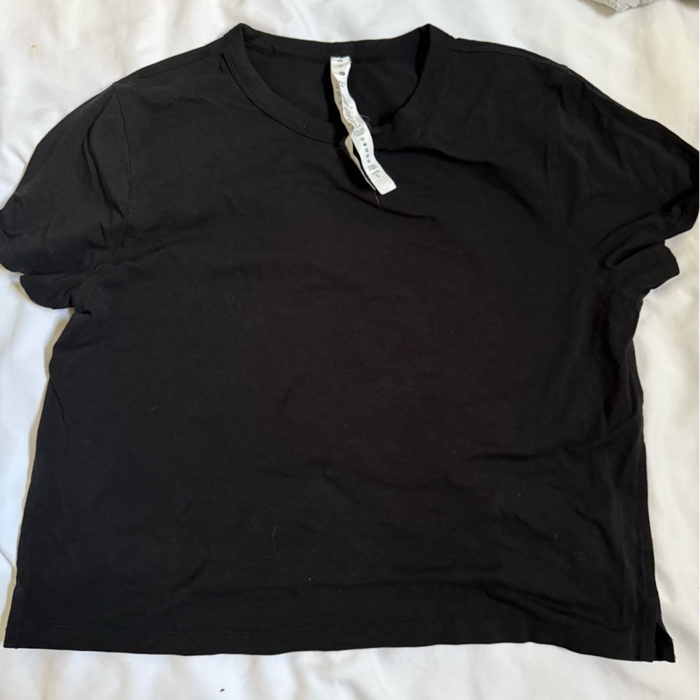 Lululemon cropped black t shirt